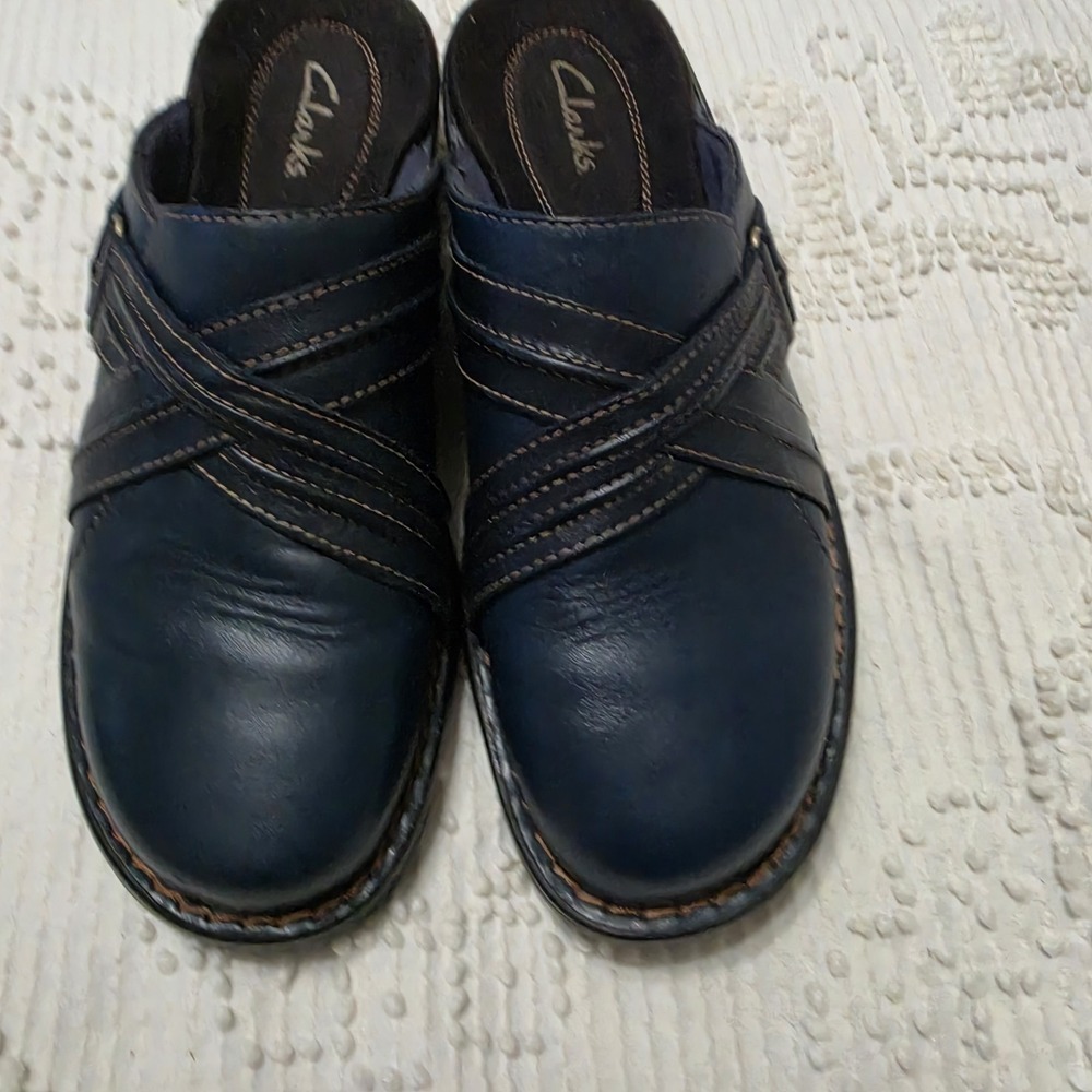 Clarks Navy Leather Clogs Mules Women's Size 7M Slip On Comfort Shoes - Picture 4 of 9